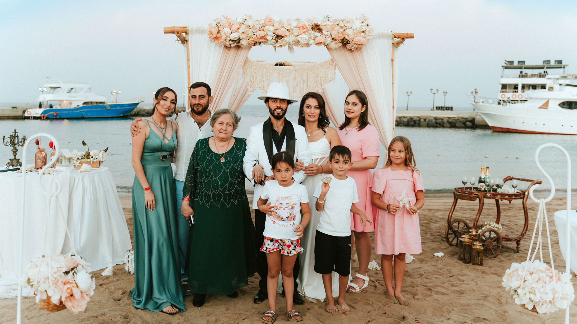 egyptwed-beach-wedding-groom-bride-family-egypt-hurghada-red-sea-wedding-abroad