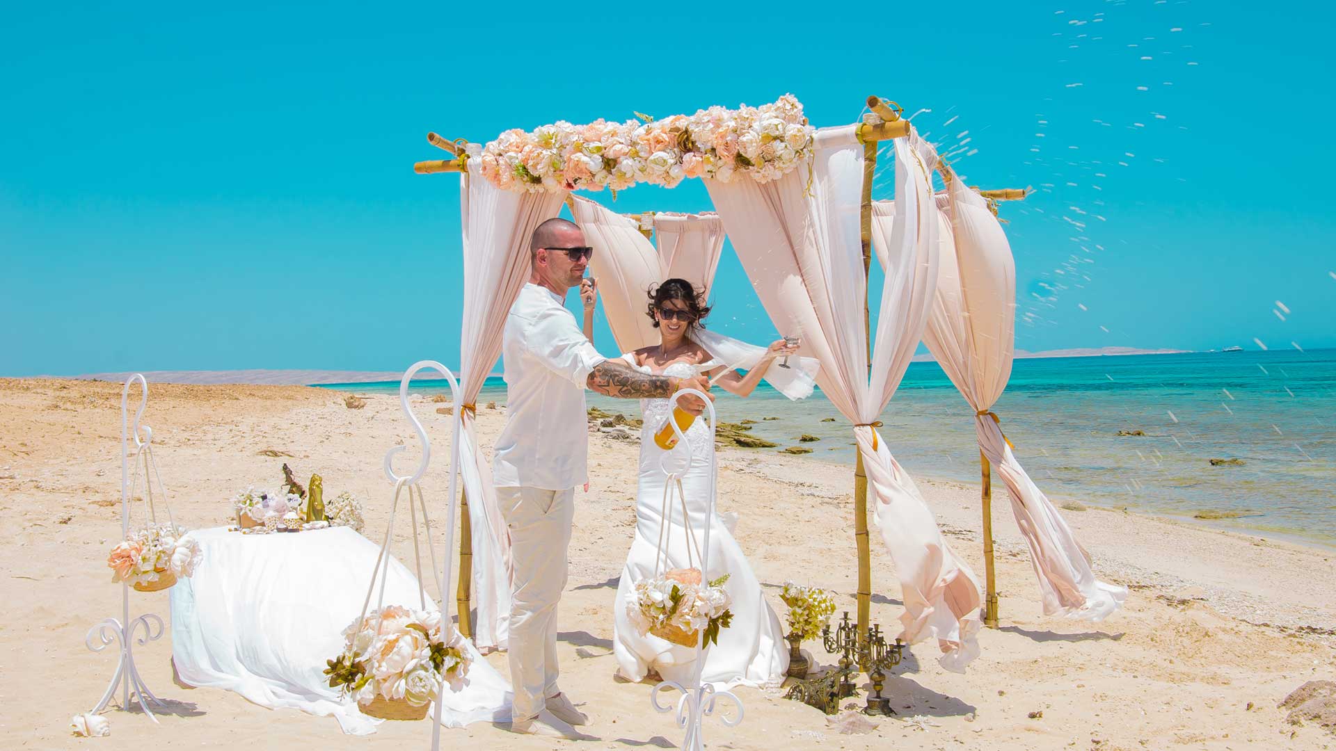 egyptwed-bride-groom-champagne-weddingearch-wedding-island-renewal-abroad-egypt-hurghada-red-sea