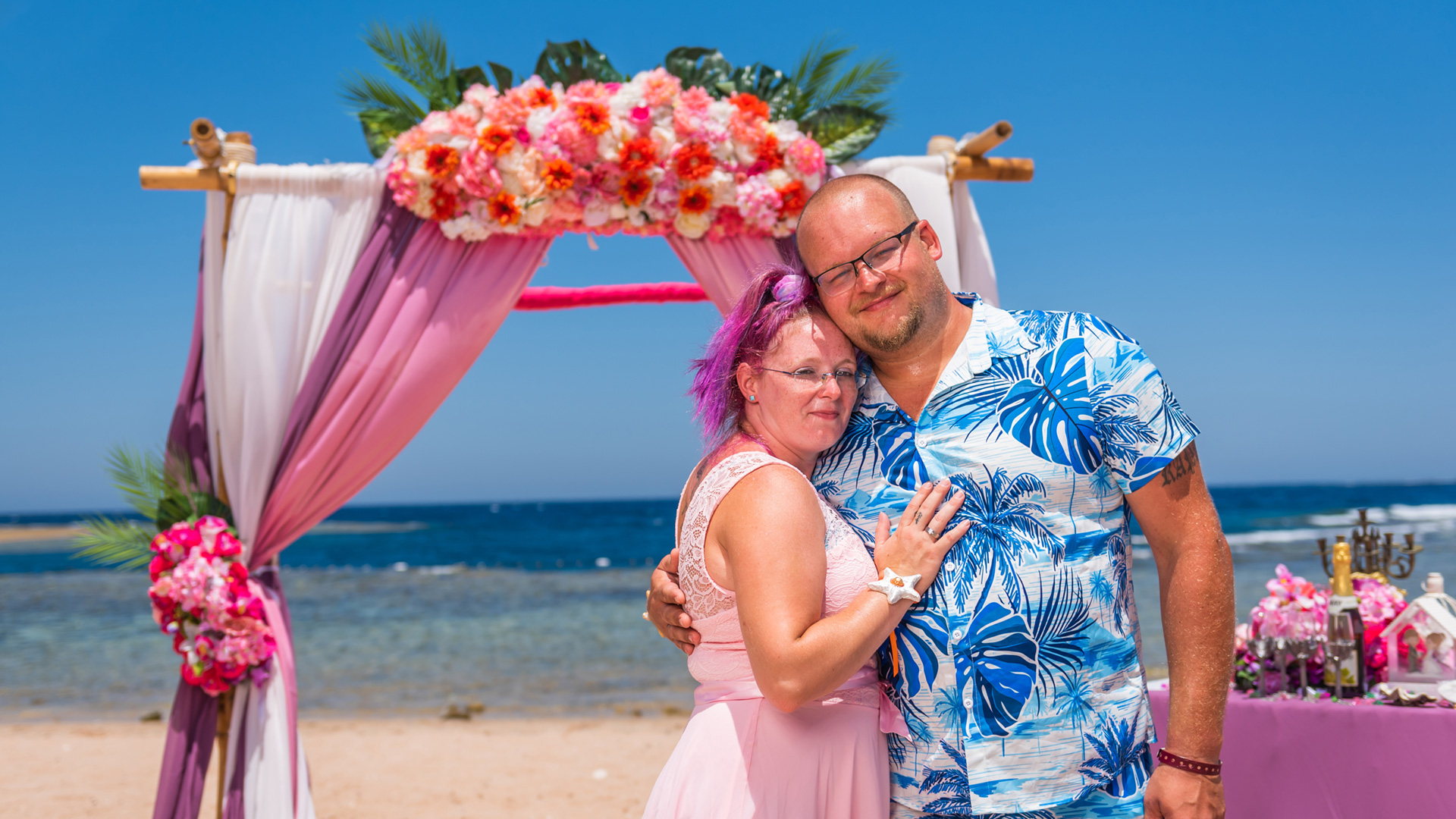 egyptwed-bride-groom-weddingarch-wedding-island-renewal-abroad-egypt-hurghada-red-sea